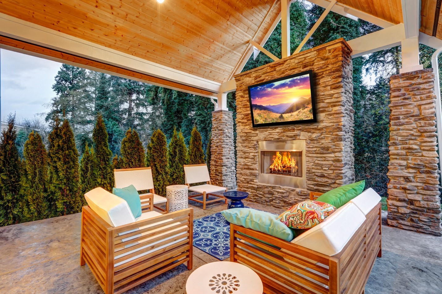 Looking For An Outdoor TV? Here’s What You’ll Want to Know.